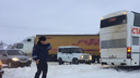 Десятки снегоуборочных машин расчищают закрытую трассу Ростов — Ставрополь в Песчанокопском районе