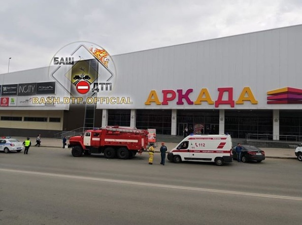 Машины экстренных служб заметили и у «Аркады» на Губайдуллина Машины экстренных служб заметили и у «Аркады» на Губайдуллина