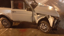 Прощай, крыло: в Самаре при столкновении «Нивы» и такси пострадали пятеро