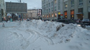 Город заснеженных улиц: новосибирцы жалуются на непроходимые дороги и на горы снега во дворах