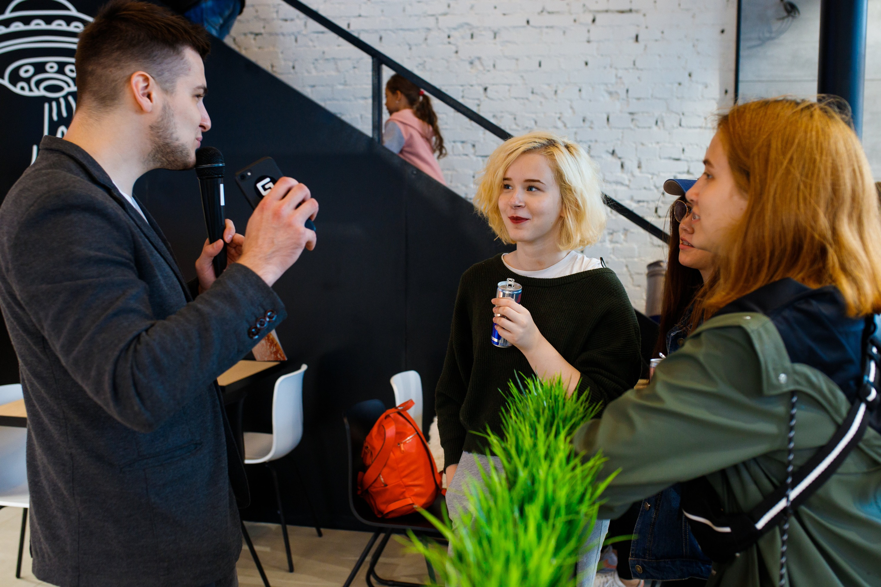 с удовольствием примет участие