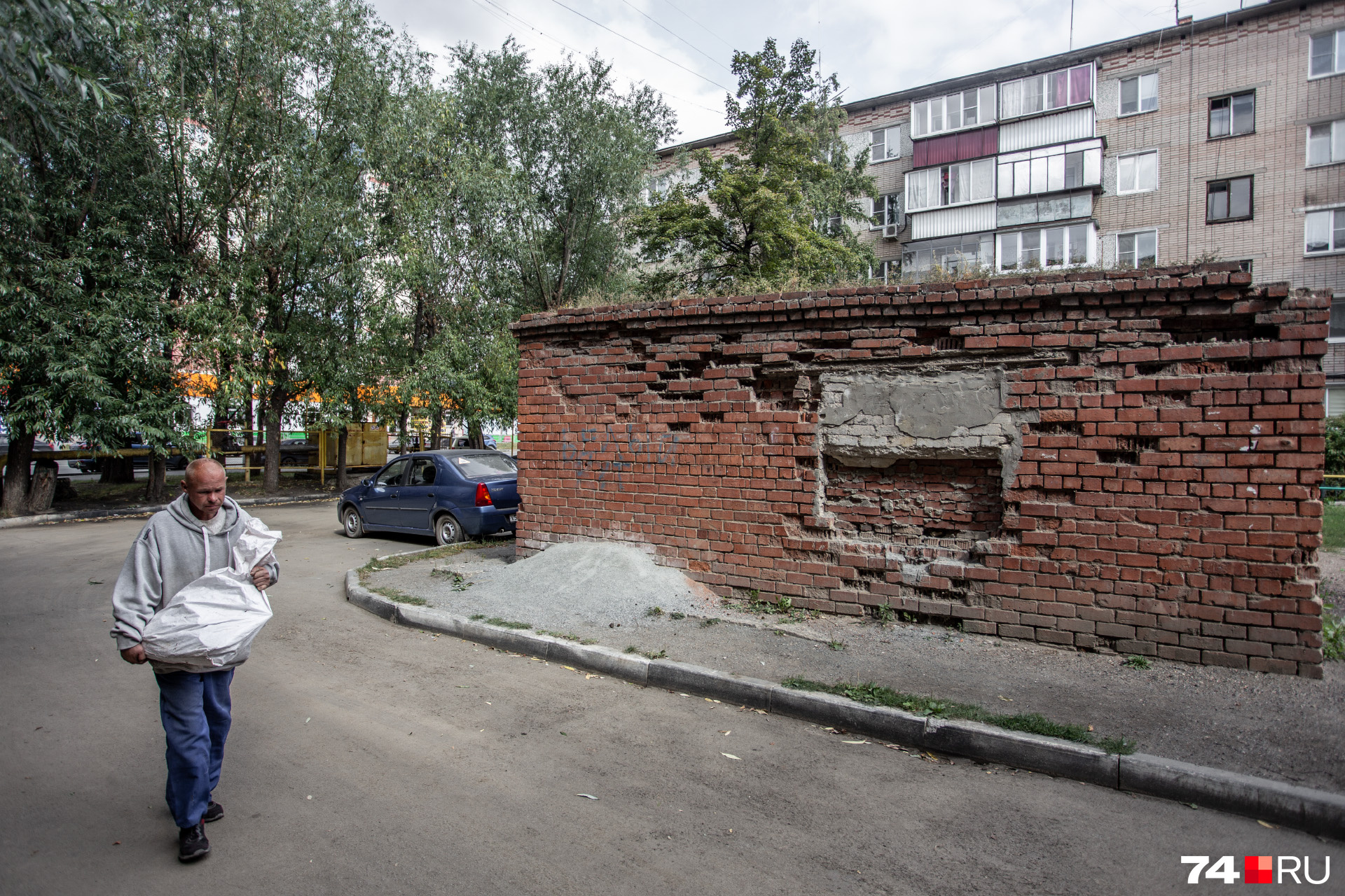 Большинство жителей чуриловских пятиэтажек знают друг друга по 40–45 лет