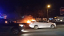 В Ростове на проспекте 40-летия Победы водителю пришлось выпрыгивать из загоревшейся на ходу машины
