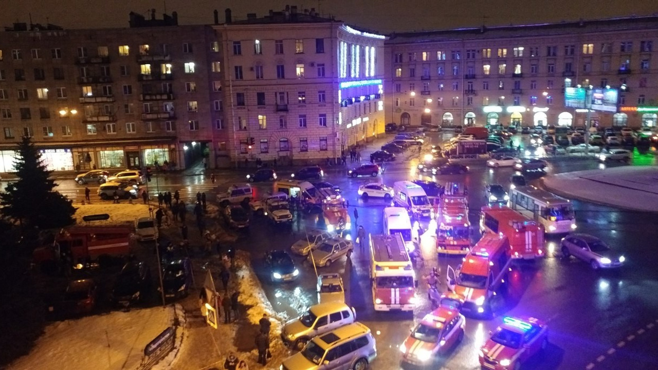 Сработала самодельная бомба: от взрыва в супермаркете Санкт-Петербурга пострадали девять человек