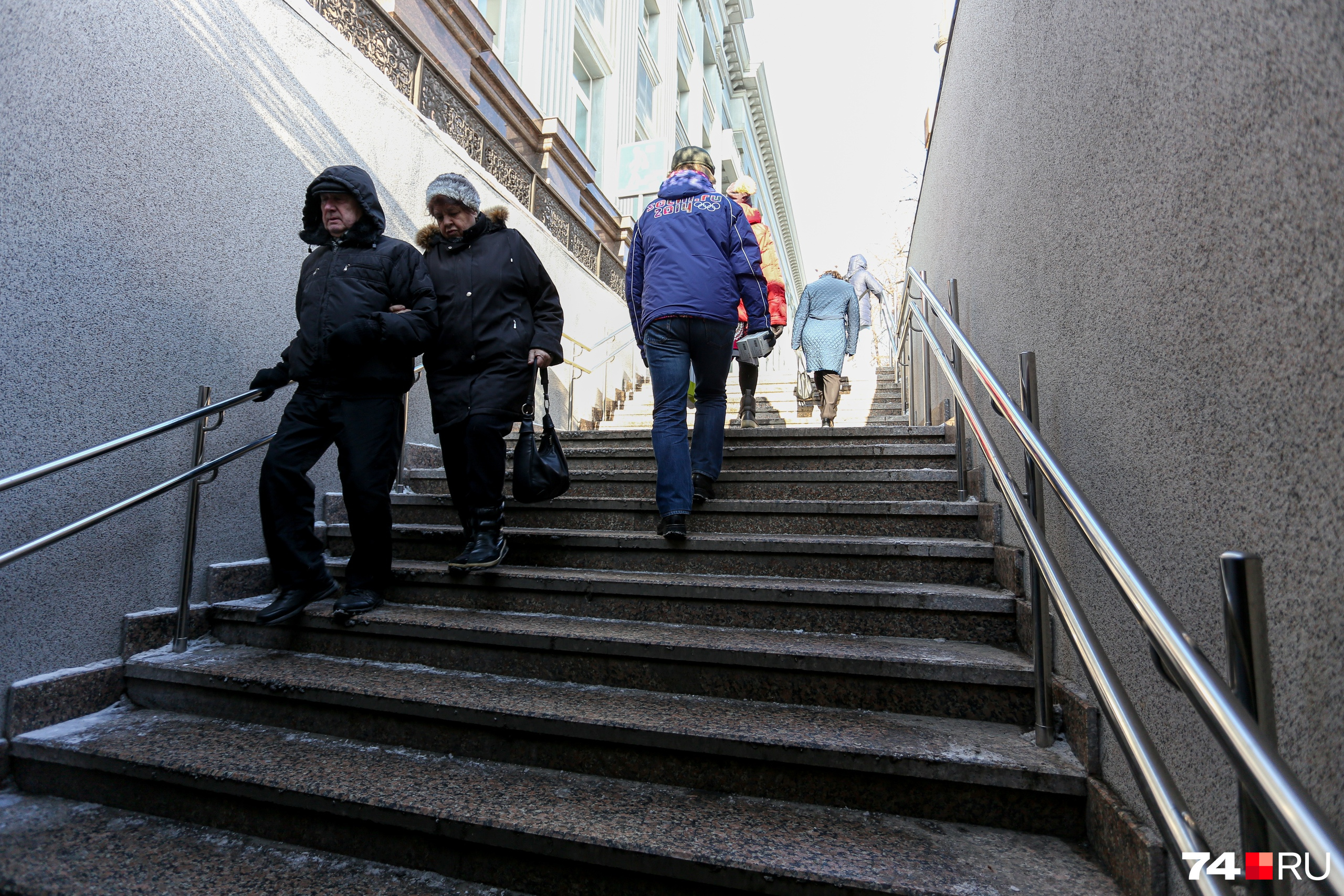 В этом году ремонтировали только спуски в подземный переход В этом году ремонтировали только спуски в подземный переход