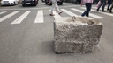На перекрёстке Ленина и Советской забыли кусок бетона