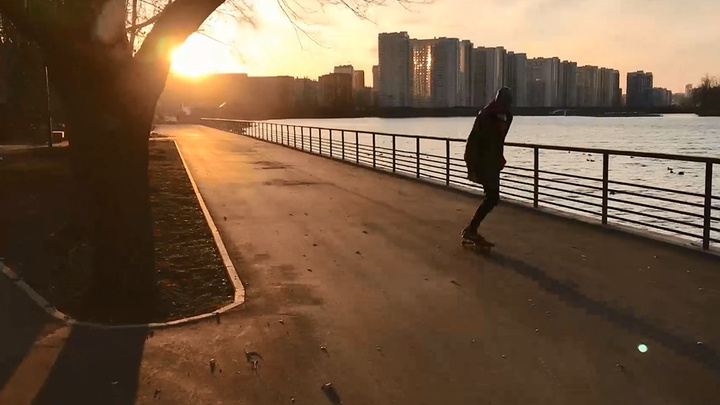 Видео: тестируем на скейтборде новую набережную на правом берегу