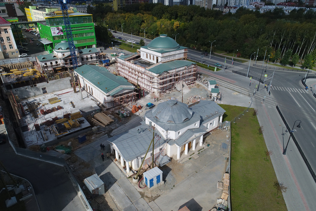 Внутри комплекса ещё много работы Внутри комплекса ещё много работы