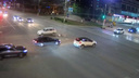 Пошел на таран: смотрим видео «самоуничтожения» велосипедиста в центре Волгограда