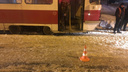 На проспекте Кирова маршрутка № 261 сбила юношу, который вышел из трамвая