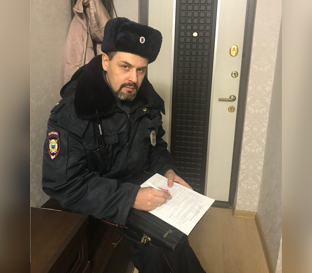 На большинство активистов протокол составляет майор полиции Алексей Огорелков — он и нагрянул в гости к Ольге Школиной