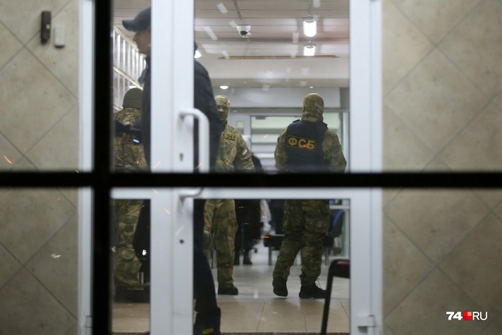 Под Новый год сразу в нескольких городах России ФСБ нагрянула в офисы и на склады «Красное&Белое» Под Новый год сразу в нескольких городах России ФСБ нагрянула в офисы и на склады «Красное&Белое»