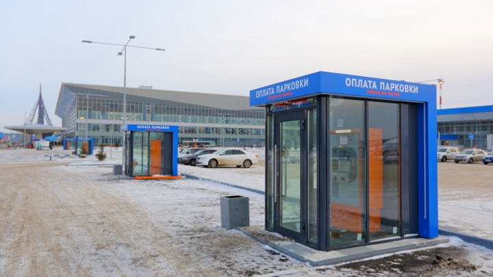 В аэропорту Красноярска запретили бесплатное ожидание на платных парковках свыше 15 минут
