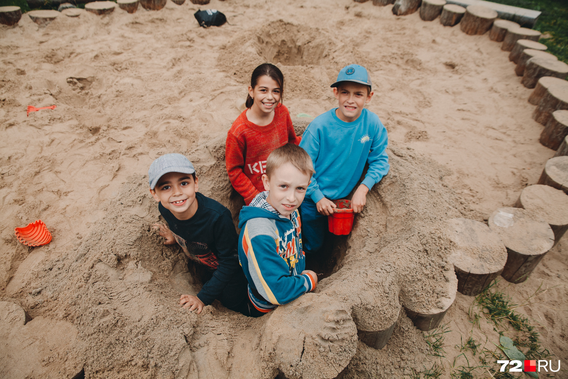 В «Преображенском» дети играют вот в такой огромной песочнице