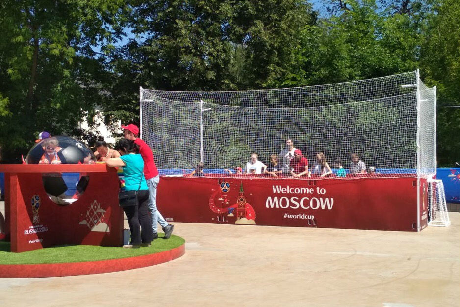 Поиграть во флэтбол в фан-зонах ЧМ в Москве можно до конца мундиаля Поиграть во флэтбол в фан-зонах ЧМ в Москве можно до конца мундиаля