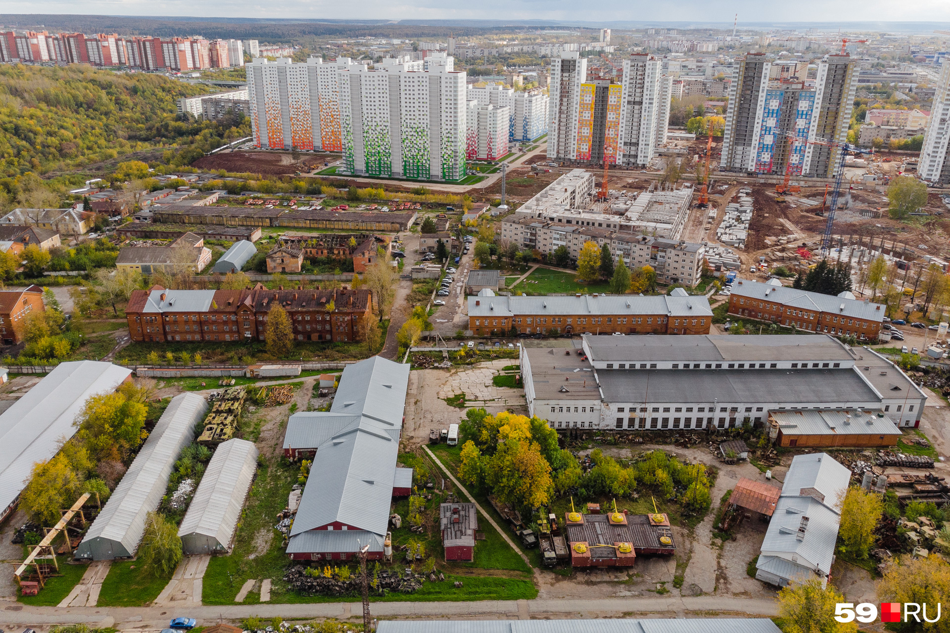 Perm reds. Красные казармы Пермь. Пермь красные казармы район.