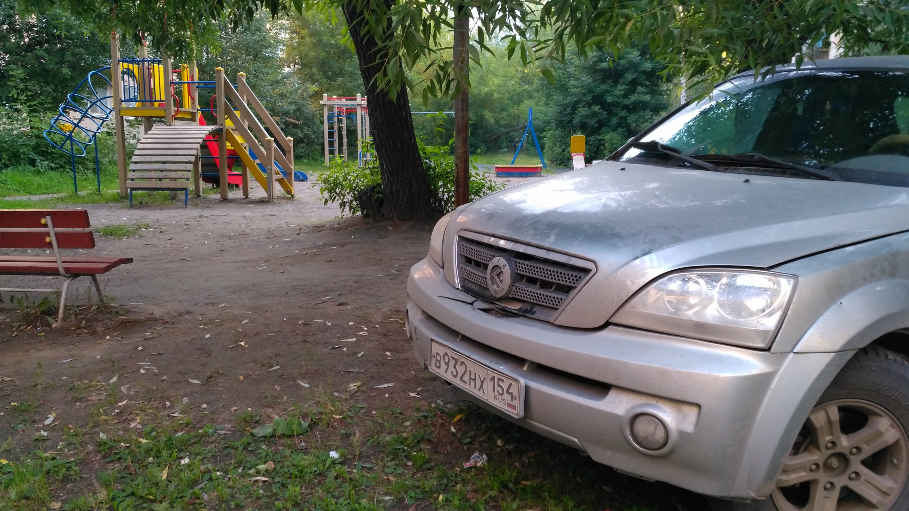 Паркуюсь до хруста бампера. Я девочка, паркуюсь кпк могу на порш кайене. Один чудак в порше. Один чудак в порше. Я паркуюсь на 2 места.