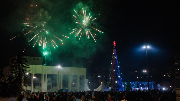 Дед Мороз из Великого Устюга зажег в Перми все новогодние елки