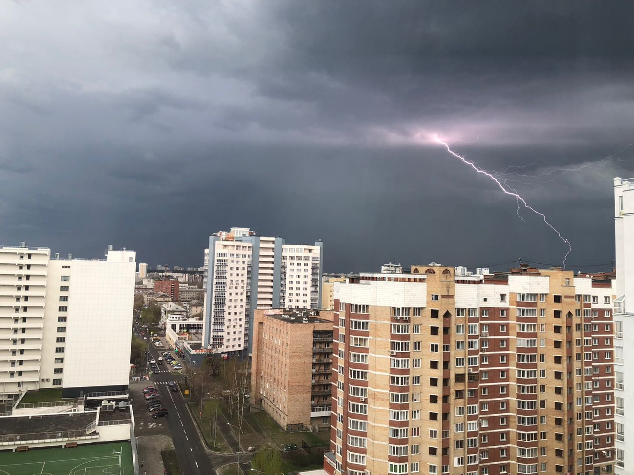 Гроза в екатеринбурге. Торнадо в Екатеринбурге. Смерч в Екатеринбурге. Ураган в Екатеринбурге.