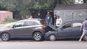 «Десятку затянуло под бампер»: на Партизанской столкнулись три автомобиля