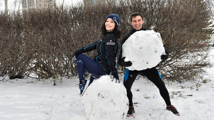 Снегофитнес: разучиваем 5 упражнений с лопатой и сугробом, которые прокачают тело
