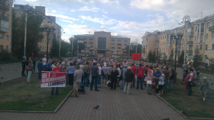 В районах Красноярска прошли митинги против повышения пенсионного возраста