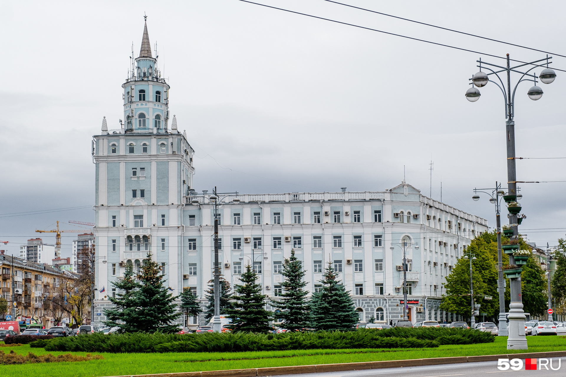 Одна из главных башен города — на Комсомольском проспекте