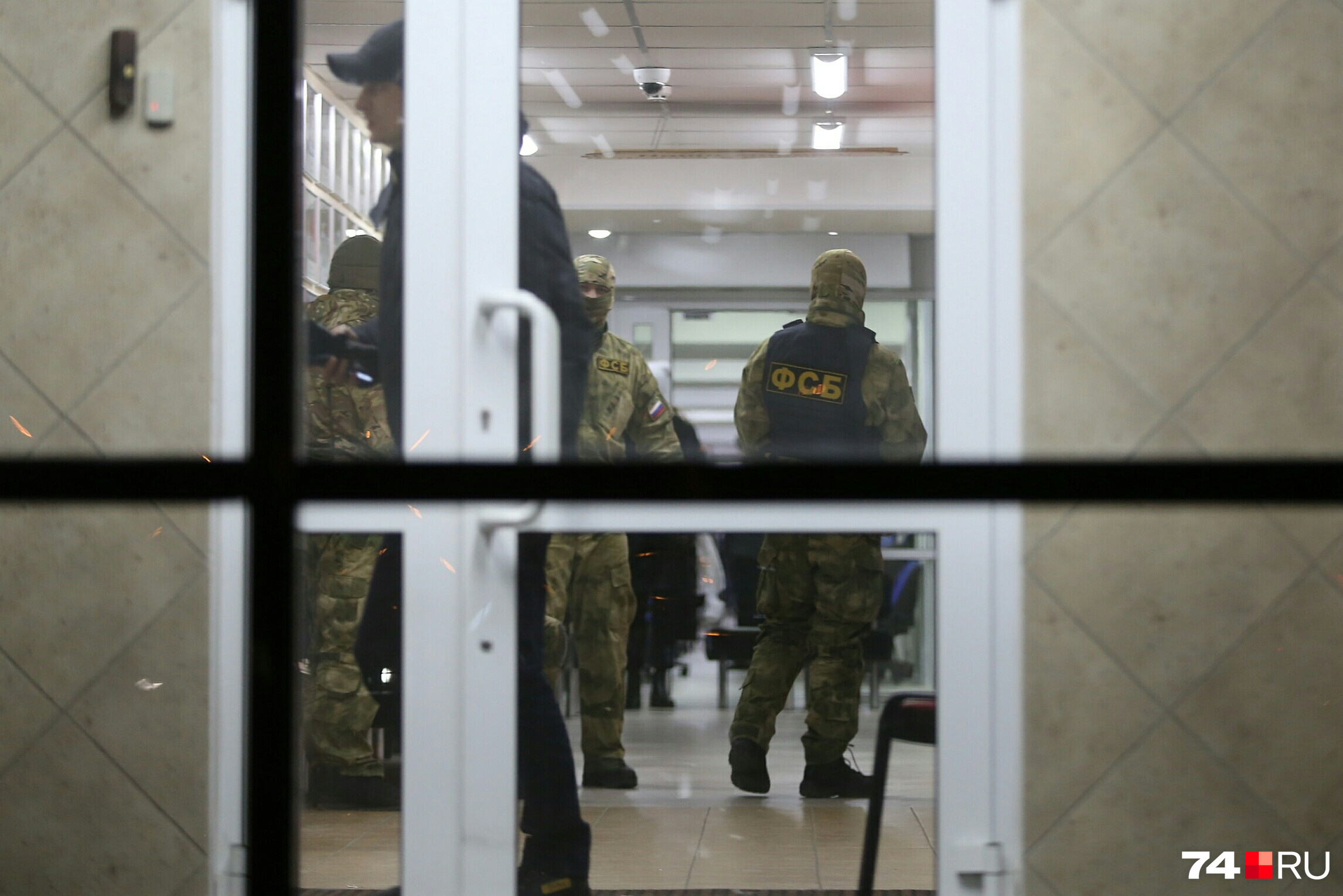 «В гости» к сотрудникам розничной алкосети сотрудники ФСБ пришли не только в Челябинске «В гости» к сотрудникам розничной алкосети сотрудники ФСБ пришли не только в Челябинске