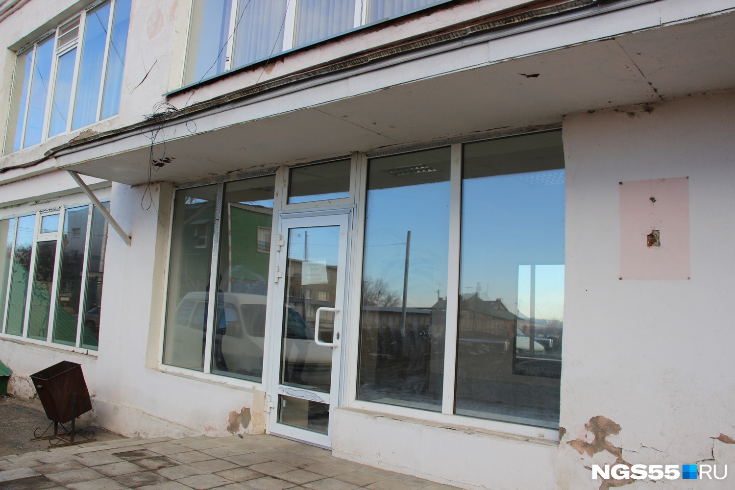 Вход в столовую СибАДИ пока выглядит так