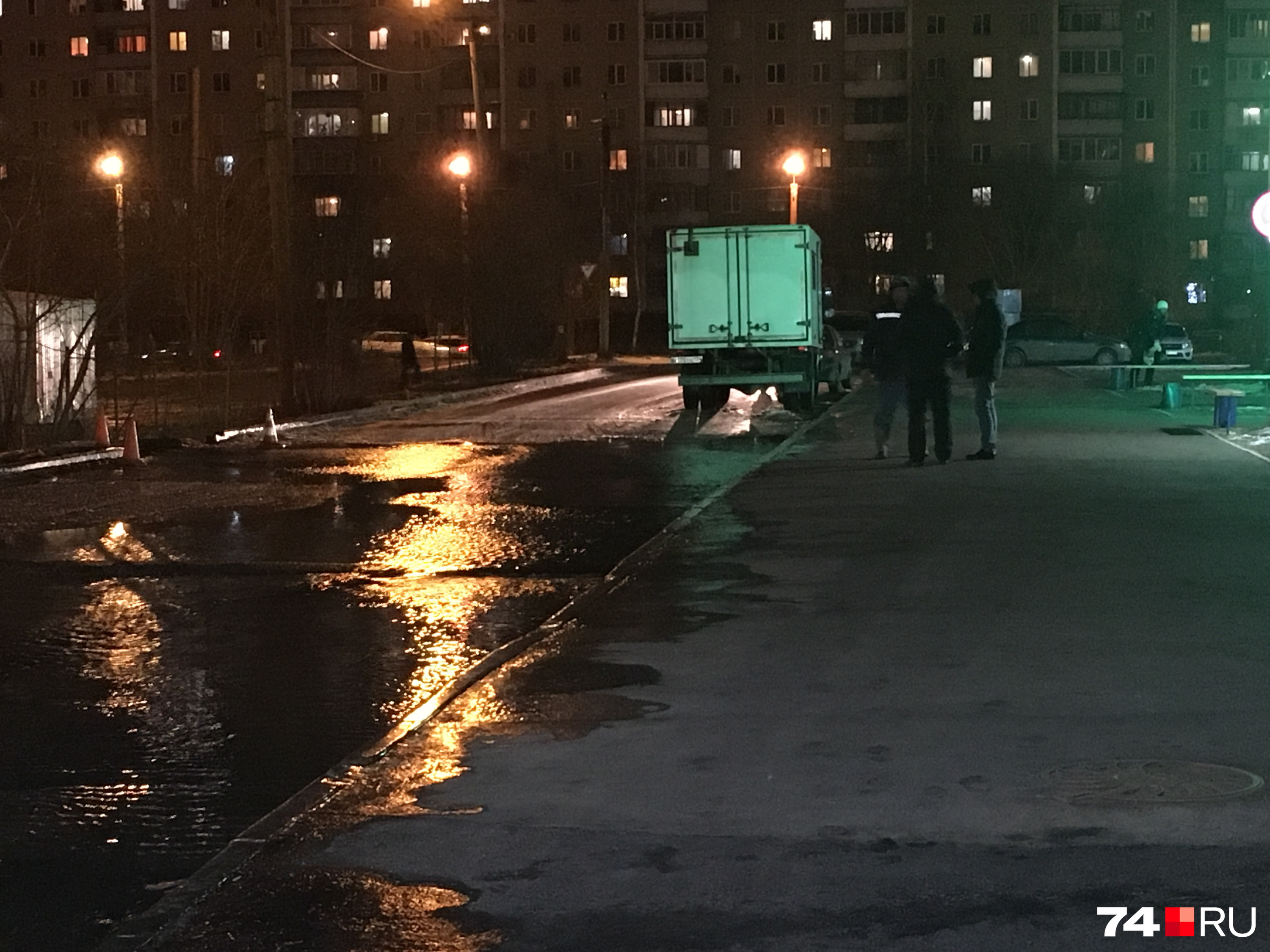 По дорогам потекли реки