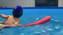 Плавание в новосибирском бассейне закончилось конфликтом — тренер ушла под воду вместе с ребёнком