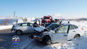 Три человека пострадали в лобовом ДТП под Новосибирском: одну пассажирку травмировали подушки безопасности