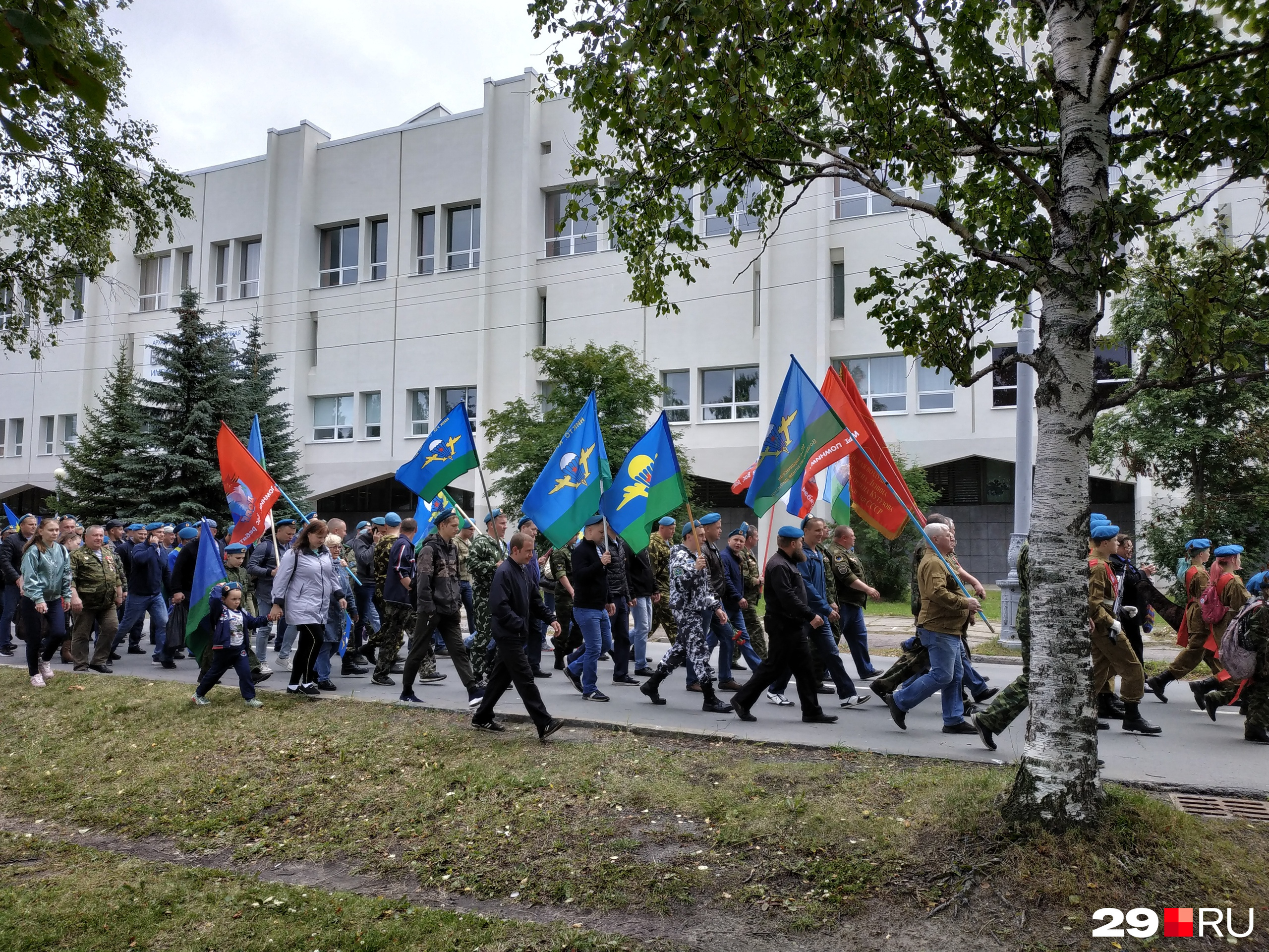 Колонна минует Добролюбовку Колонна минует Добролюбовку