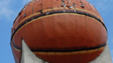 Челябинскому Дворцу пионеров выкатили круглую сумму за демонтаж облезлого баскетбольного мяча