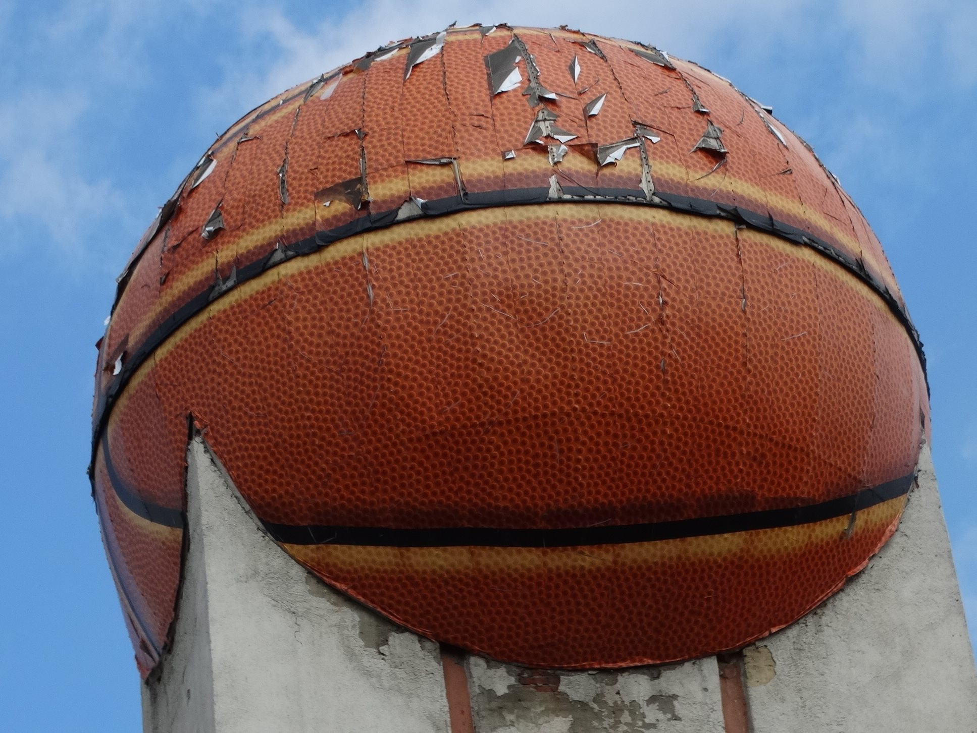 Обсерваторию оформили в виде мяча в 2014 году — после возрождения БК «Динамо»