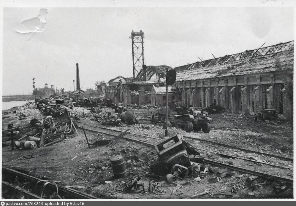 Разрушенное железнодорожное депо