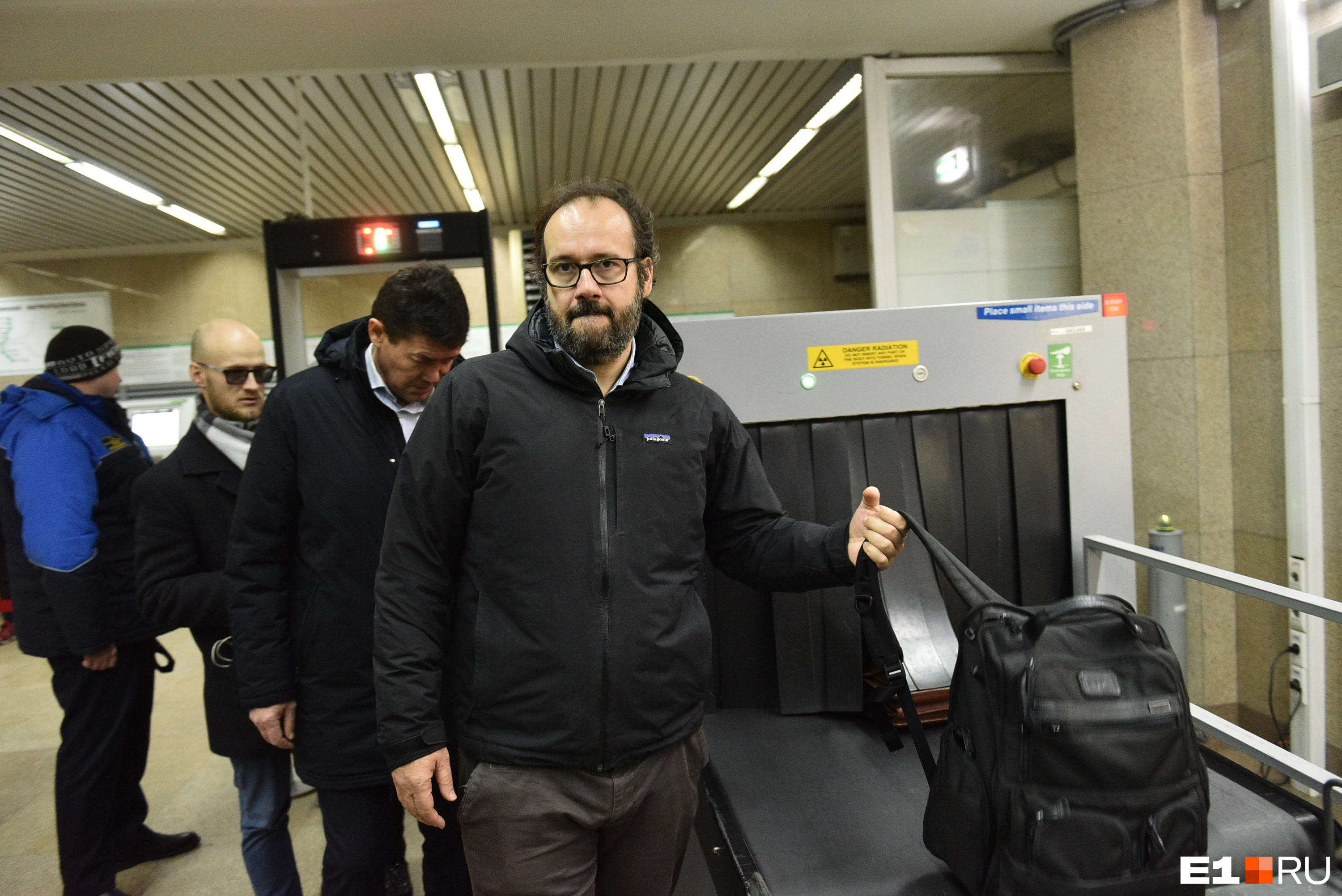 Итальянский урбанист говорит, что такая проверка багажа крадет время пассажиров. Кажется, в этом с ним согласится большинство горожан