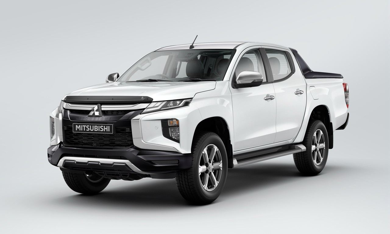 После рестайлинга Mitsubishi L200 получил X-образный дизайн передней части После рестайлинга Mitsubishi L200 получил X-образный дизайн передней части