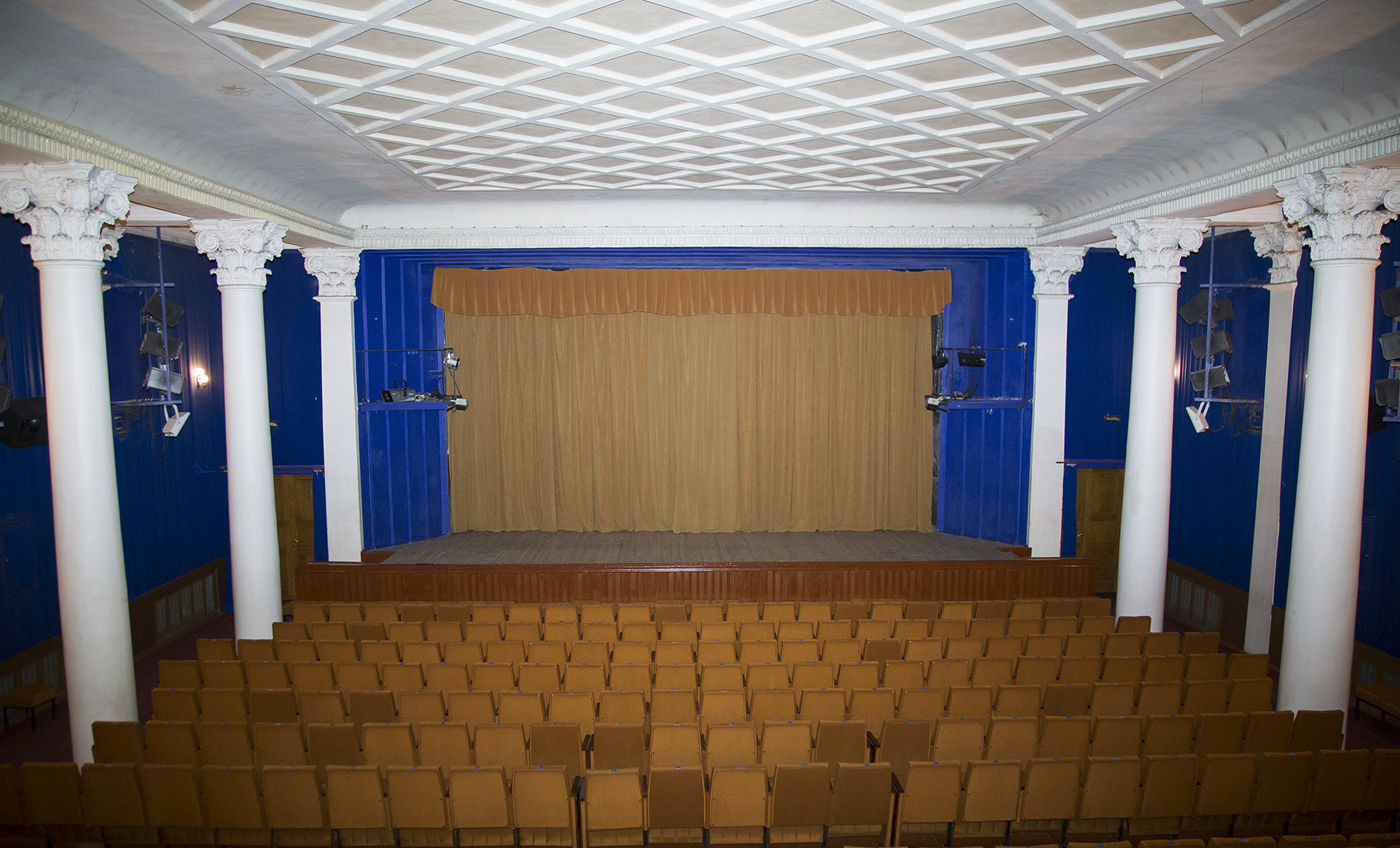 театр пушкина внутри