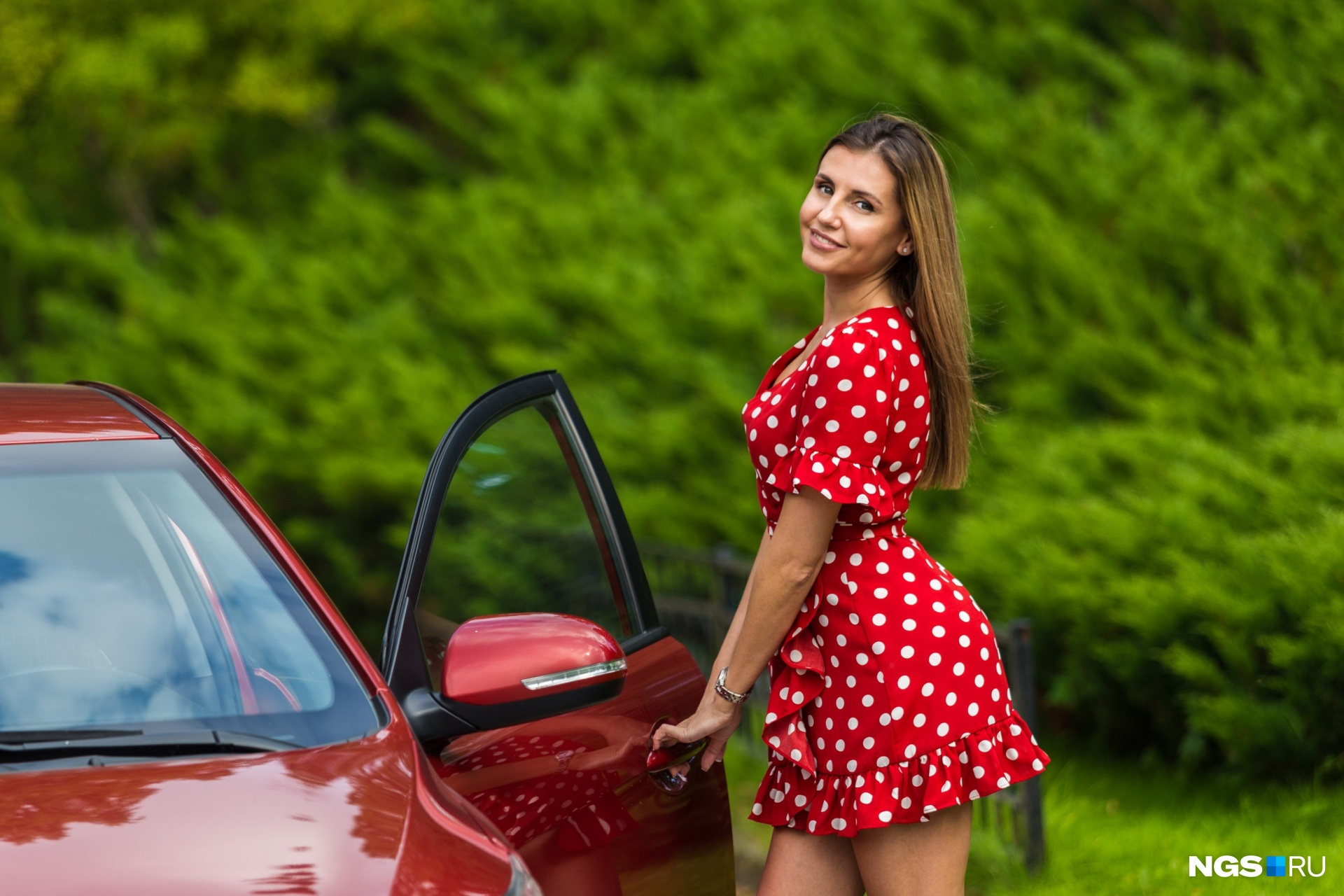 фото голых девок с авто