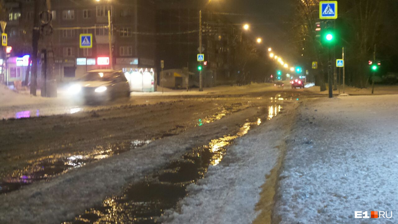 Затопленная дорога на улице Ильича