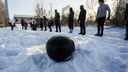 Видео: суровые сибиряки сразились в русскую игру с мячом «для настоящих мужчин»