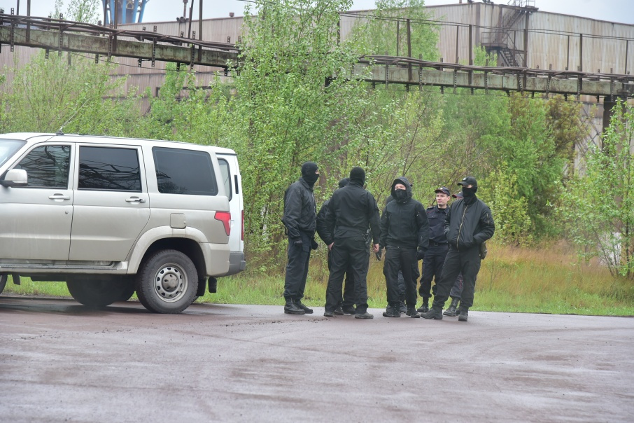 Весной 2018 года силовики несколько раз жёстко заходили на предприятия группы «Мечел» — Челябинский меткомбинат и «Мечел-Кокс»