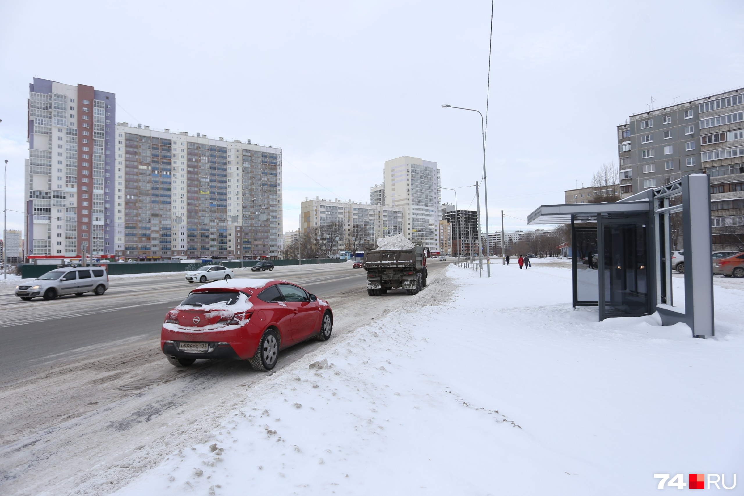 Около «Уральской фабрики мяса» на Молодогвардейцев — аналогичная картина Около «Уральской фабрики мяса» на Молодогвардейцев — аналогичная картина