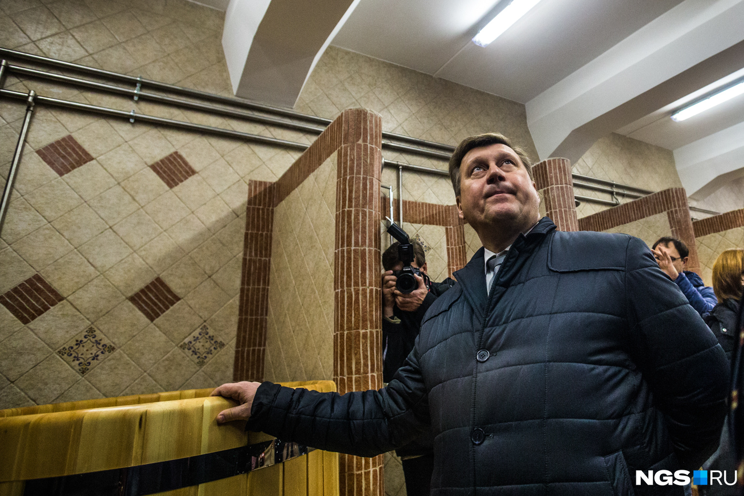 Мэр Анатолий Локоть осматривает помещения «Сандуновских бань»
