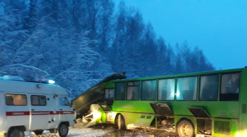 Из автобуса эвакуировали всех пассажиров Из автобуса эвакуировали всех пассажиров