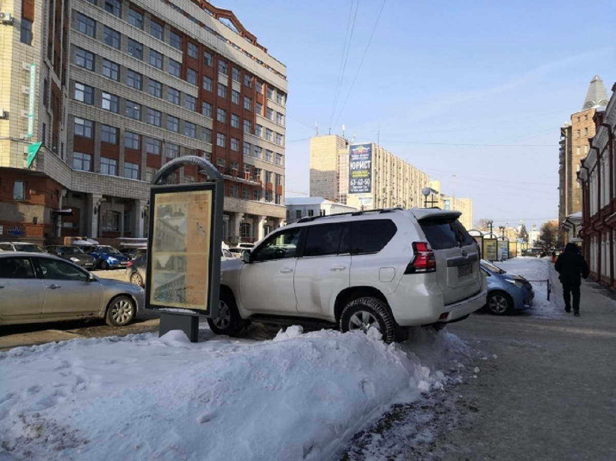 Автохамы во дворе. Автохамы Петербурга на больших джипах. Автохамы подборки. Автохамы на Кадиллаке.