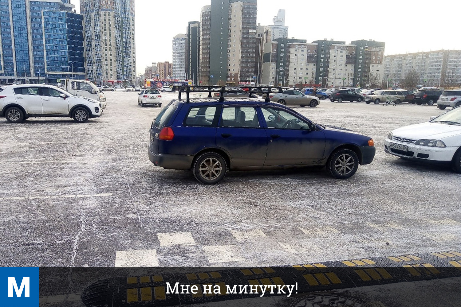 По ч. 4. ст. 12.19 КоАП РФ за парковку, препятствующую выезду транспортных средств, предусмотрен штраф 2000 рублей По ч. 4. ст. 12.19 КоАП РФ за парковку, препятствующую выезду транспортных средств, предусмотрен штраф 2000 рублей