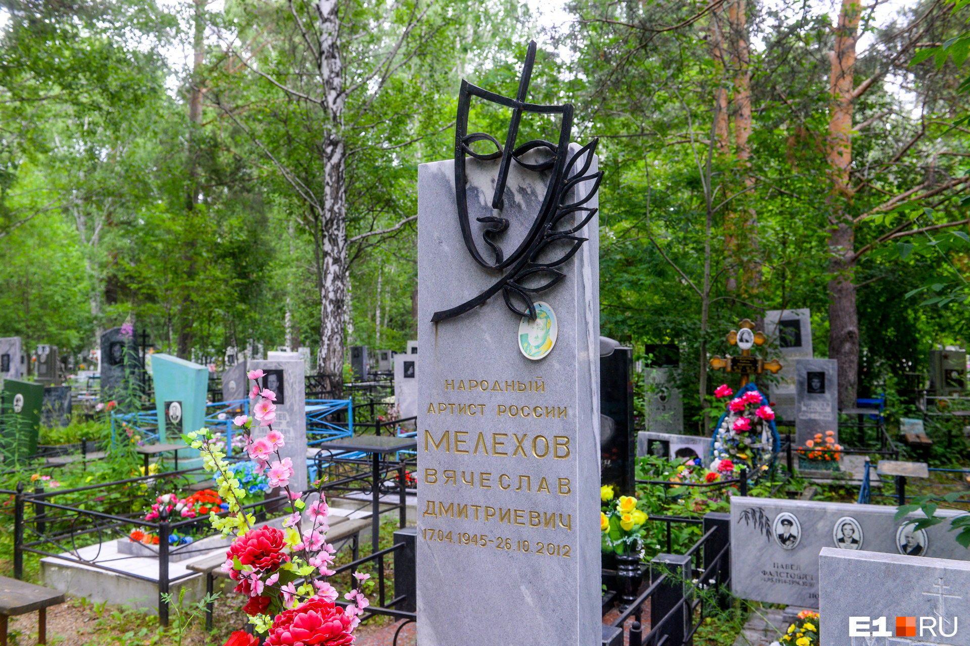 Кладбища екатеринбурга. ЕКБ Северное кладбище. Северное кладбище Екатеринбург Уралмаш. Восточное кладбище Екатеринбург. Северное кладбище Уралмаш экскурсия.