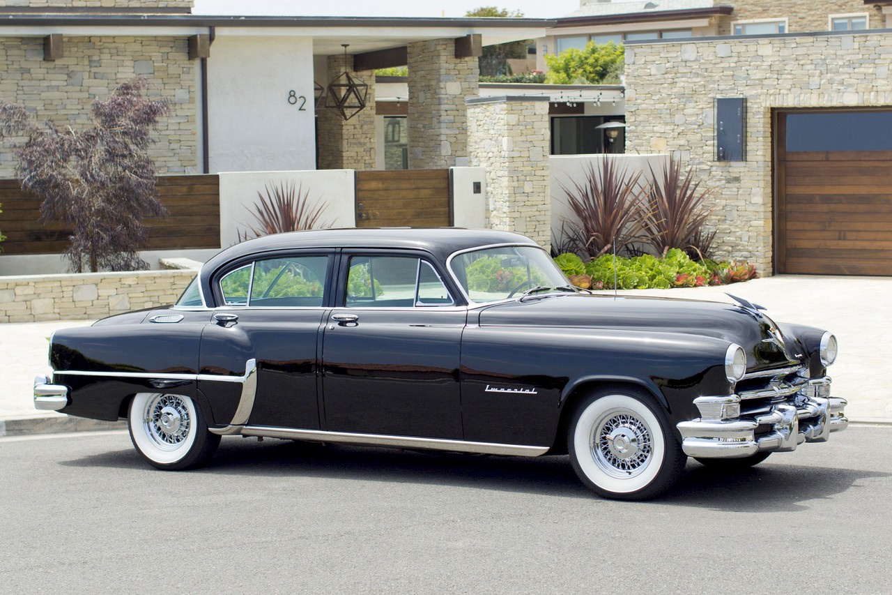 Chrysler Imperial 1953 года — один из первых серийных автомобилей с кондиционером в качестве опции